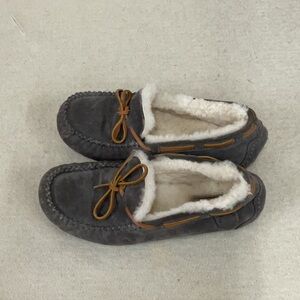 EUC Mens Dearfoams bedroom slippers